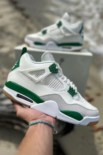 Is a Nike SB x Air Jordan 4 Is a Nike SB x Air Jordan 4